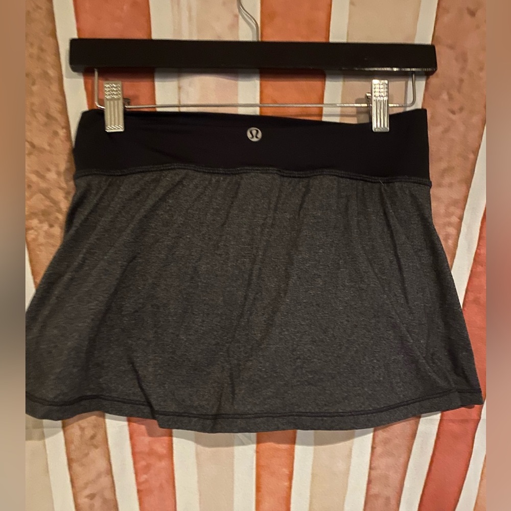 Gray Lululemon Athletica Mini Skirt with Drawstrings (SM)